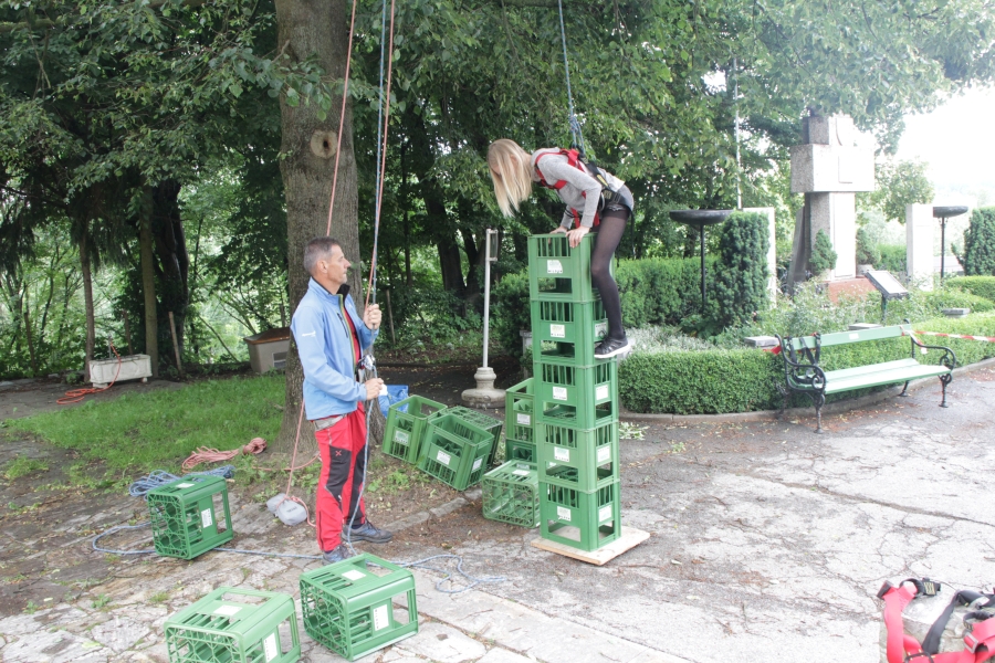 Pfarre Wildon - Alpenverein Turmbau 02.jpg